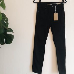 Petite Curvy High-Rise Skinny Jeans in Carbondale